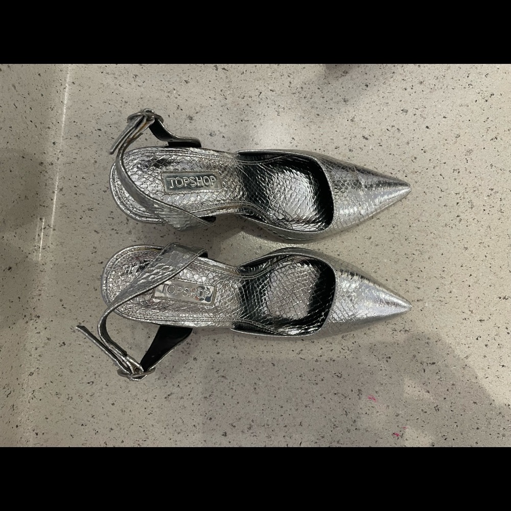 Topshop Gastro Court Shoes in Silver Metallic